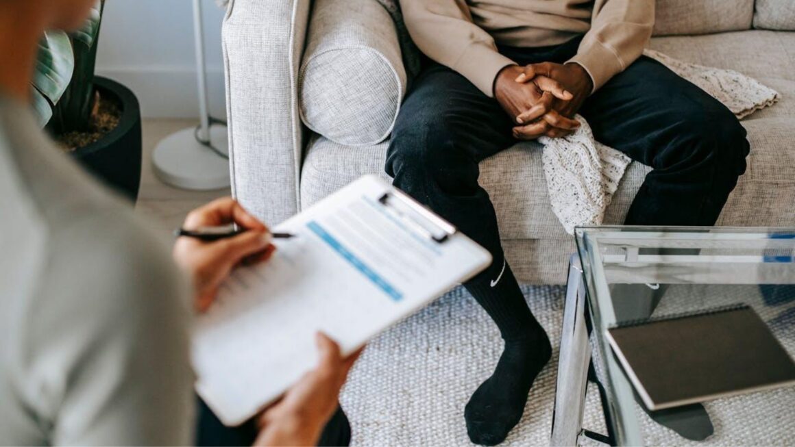 Therapist and patient discussing a plan as a way to build trust with patients struggling with dependency.